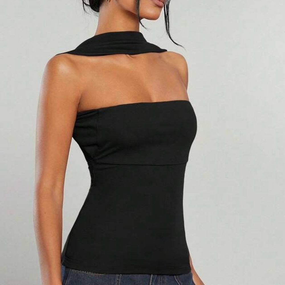 Elegant Black Women's Top: Denimoi Solid Open Back Halter Neck Tee